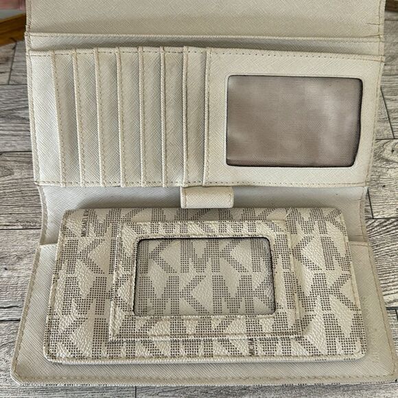 Michael Kors Jet Set Wallet With Check Book Cover - Picture 8 of 16